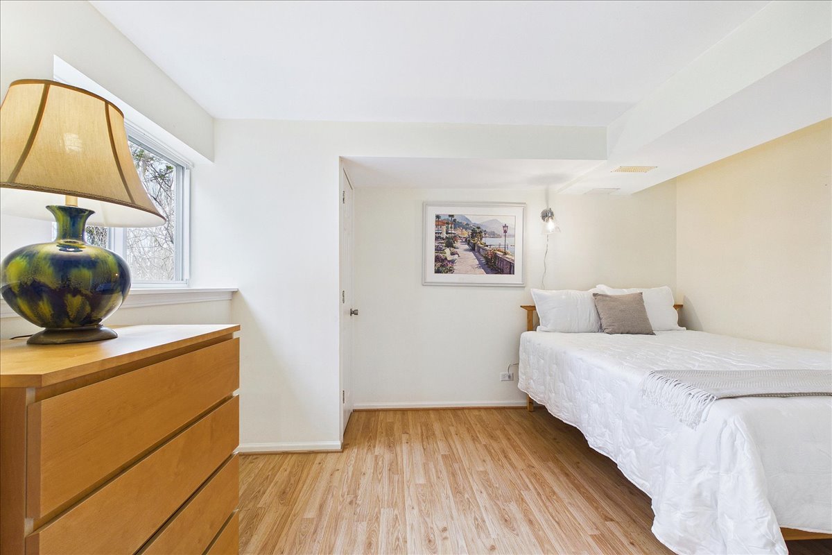 913 Meadowridge Drive, Aurora, IL 60504