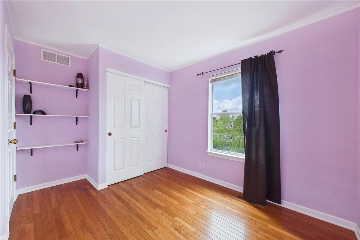 913 Meadowridge Drive, Aurora, IL 60504