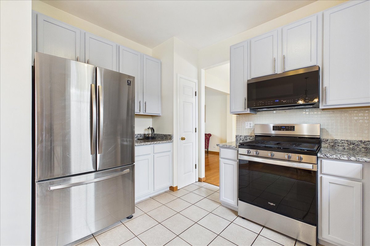 913 Meadowridge Drive, Aurora, IL 60504