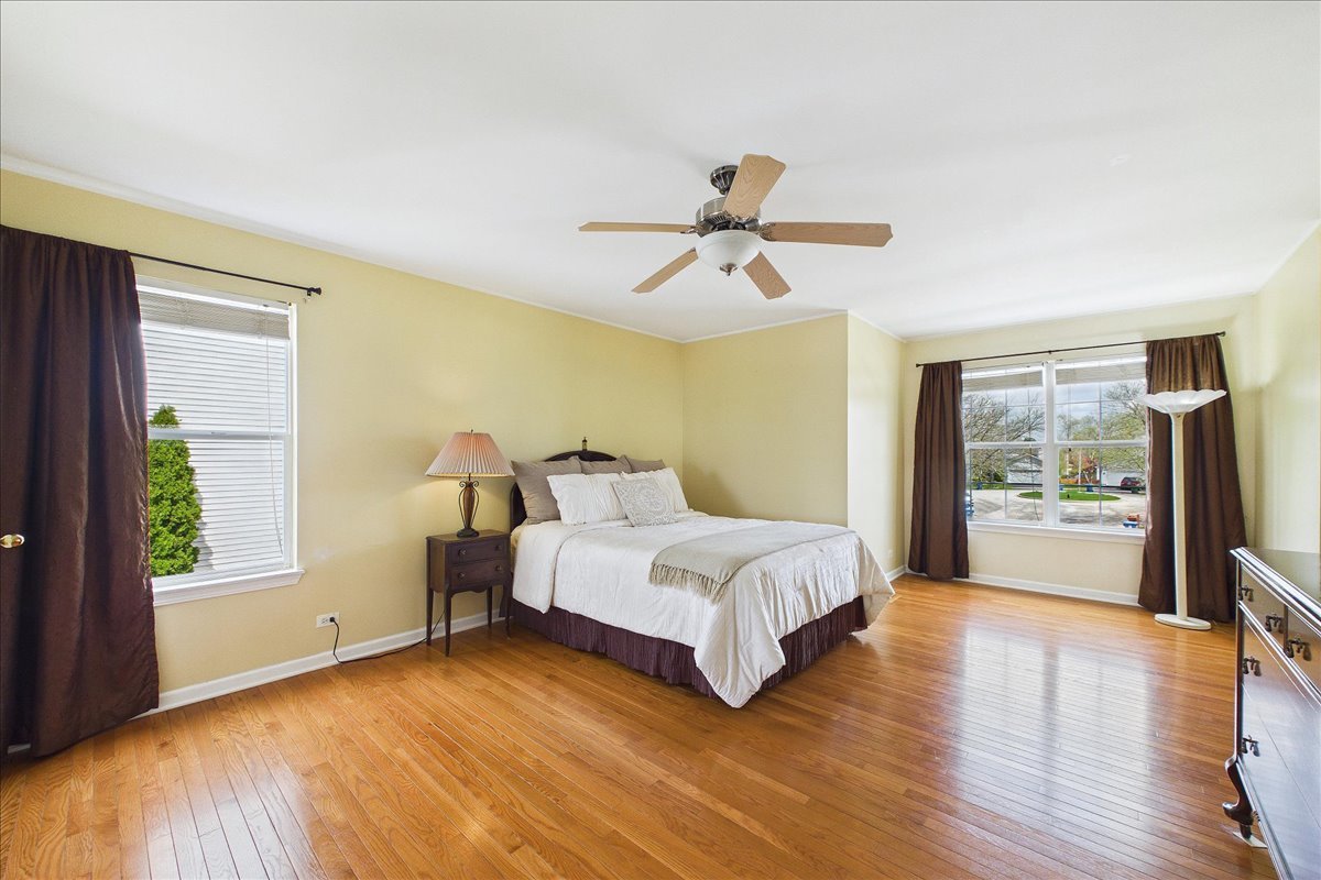 913 Meadowridge Drive, Aurora, IL 60504