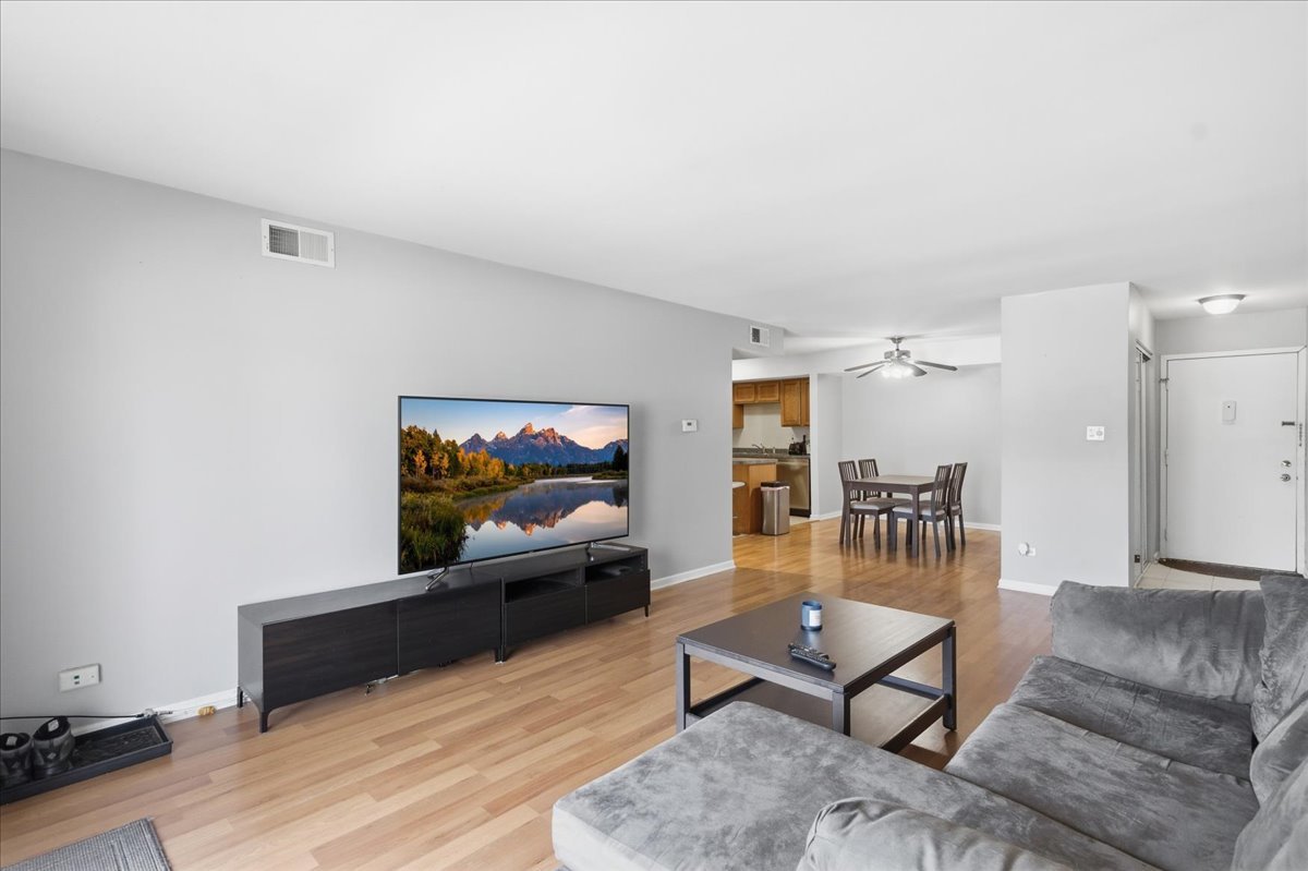 14B Kingery Quarter #108, Willowbrook, IL 60527