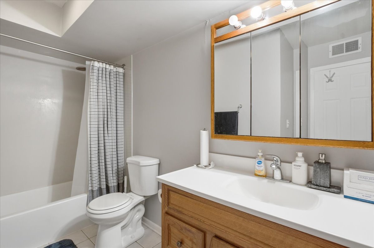 14B Kingery Quarter #108, Willowbrook, IL 60527