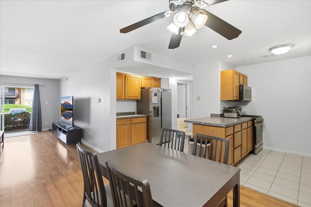 14B Kingery Quarter #108, Willowbrook, IL 60527