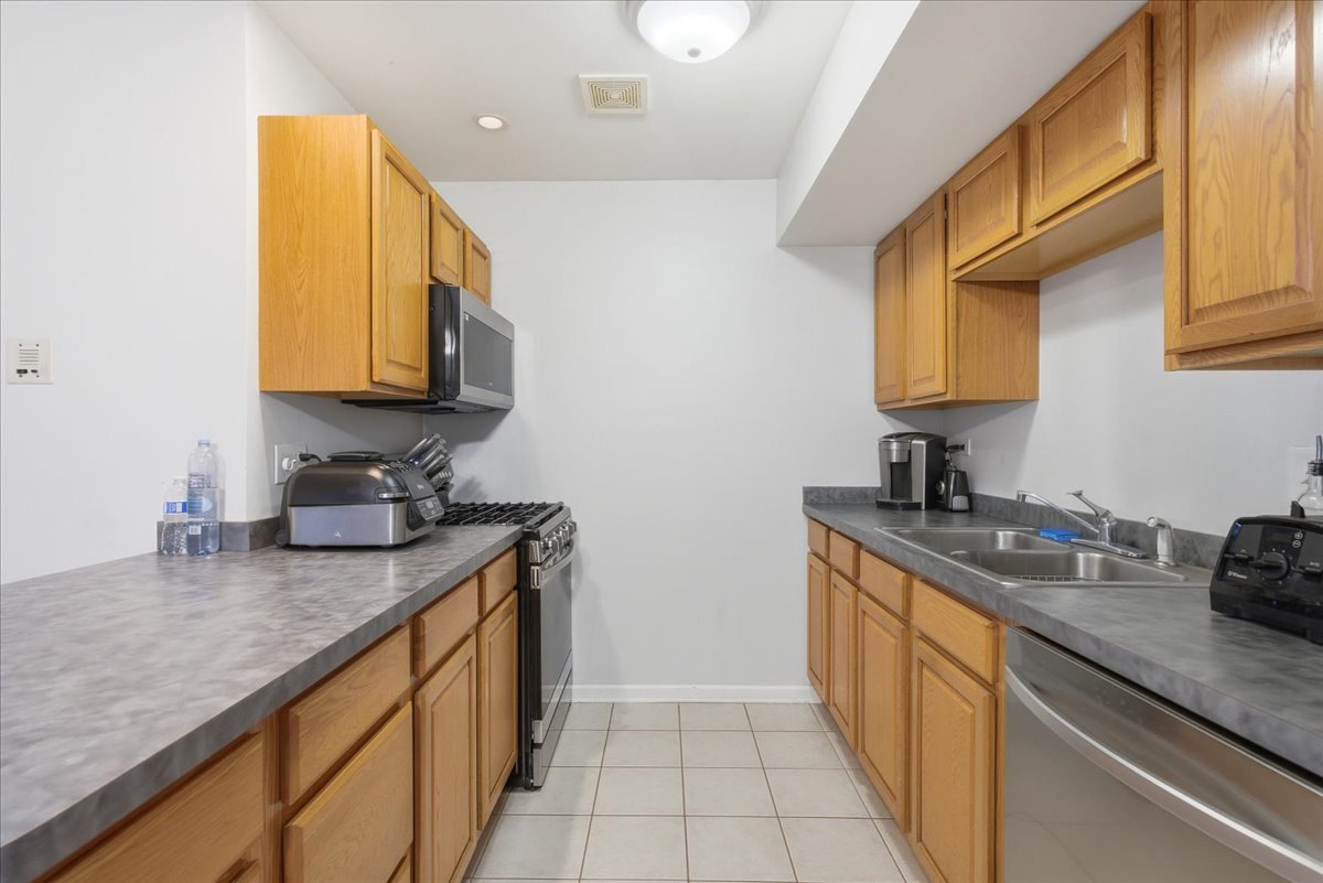 14B Kingery Quarter #108, Willowbrook, IL 60527