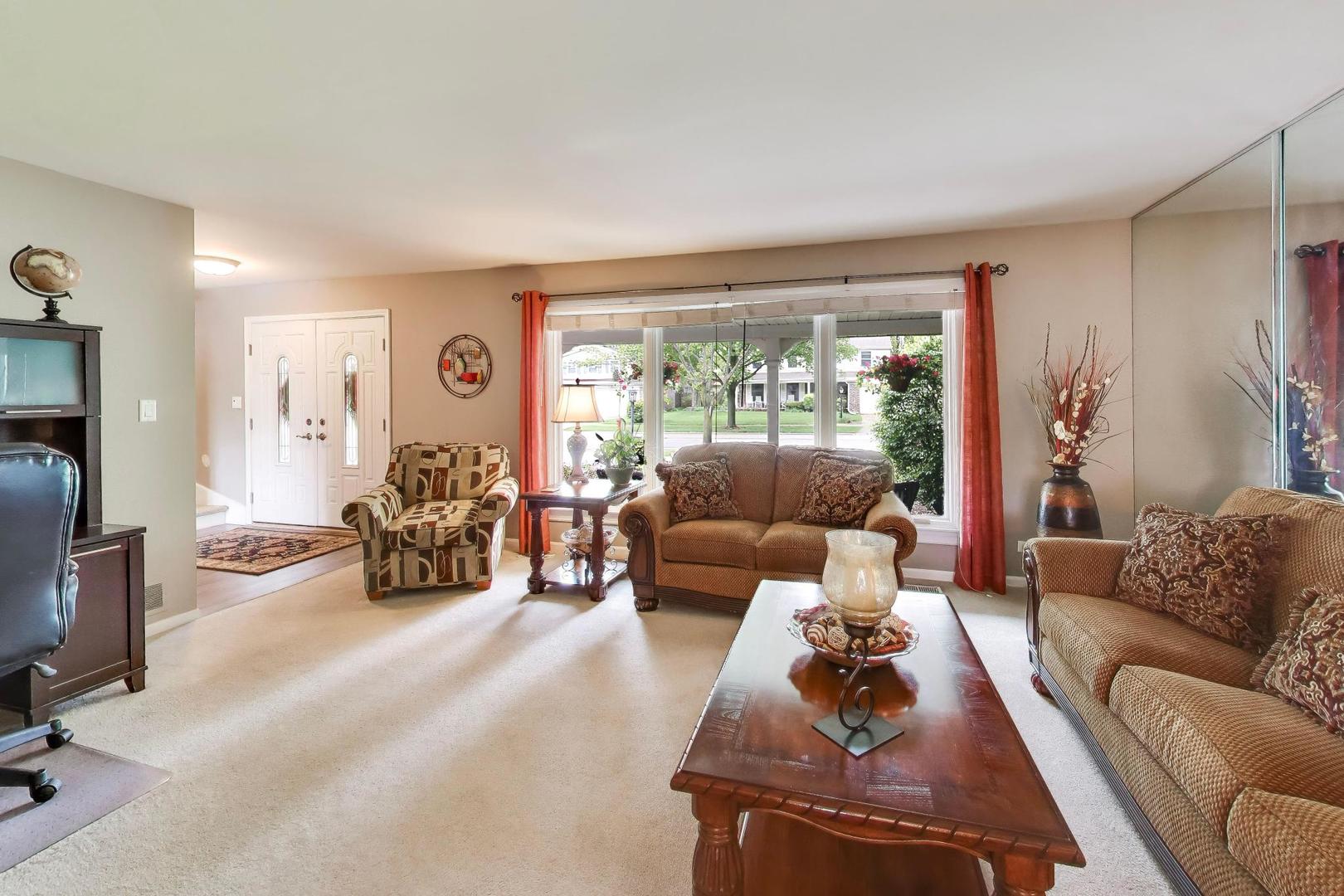 309 E Russet Way, Palatine, IL 60067