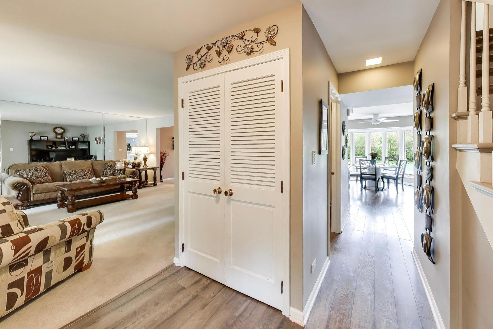 309 E Russet Way, Palatine, IL 60067