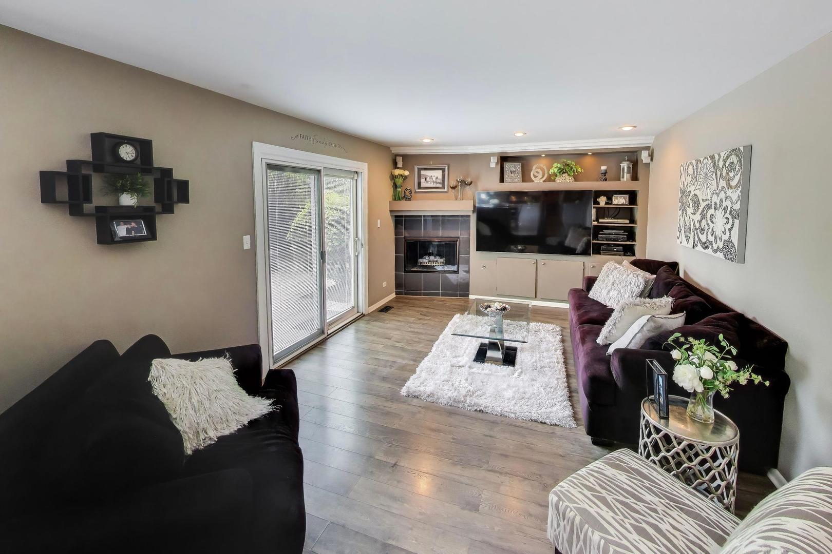 309 E Russet Way, Palatine, IL 60067