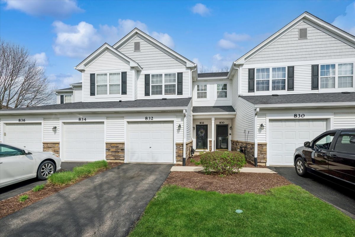 832 Genesee Drive, Naperville, IL 60563