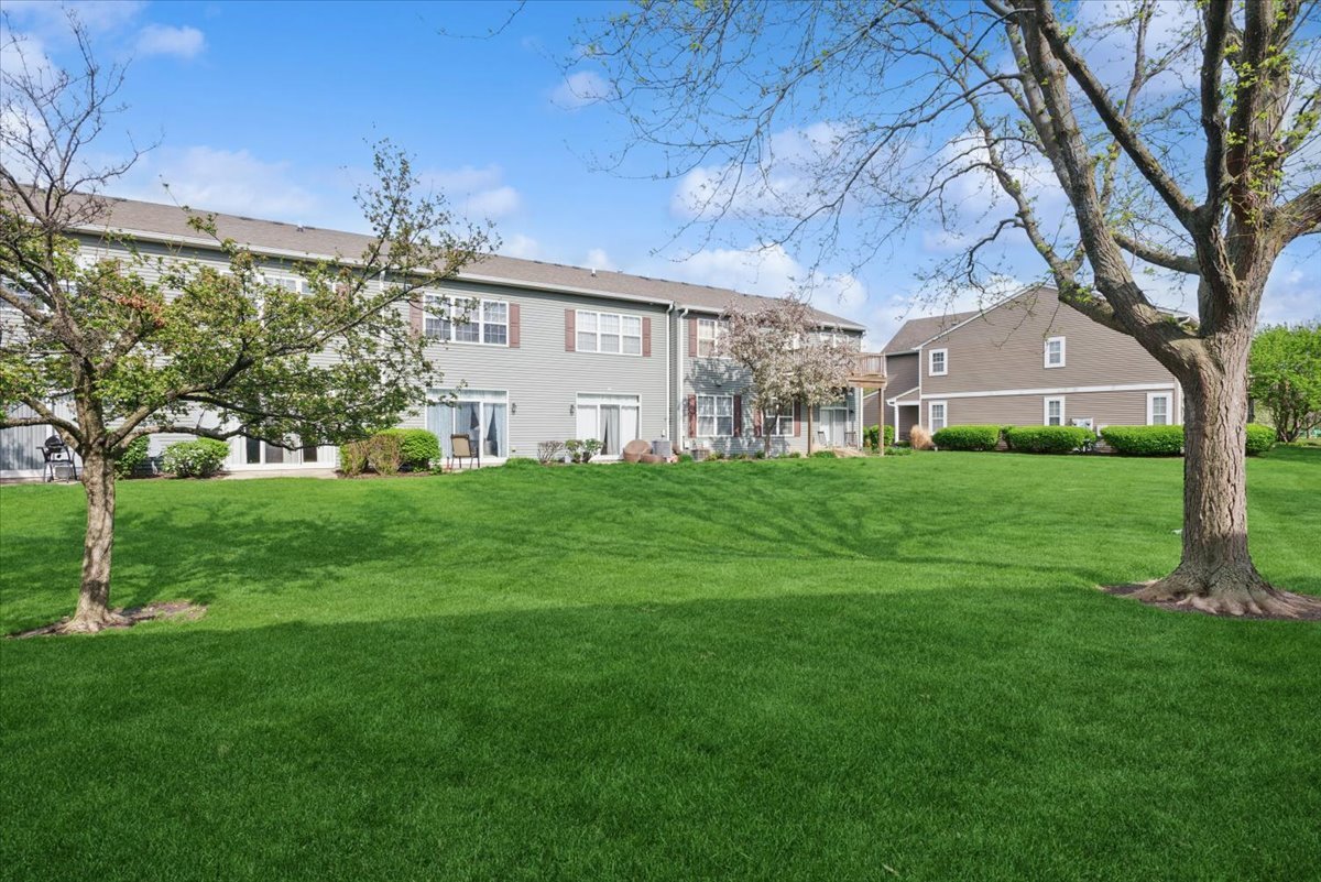 832 Genesee Drive, Naperville, IL 60563