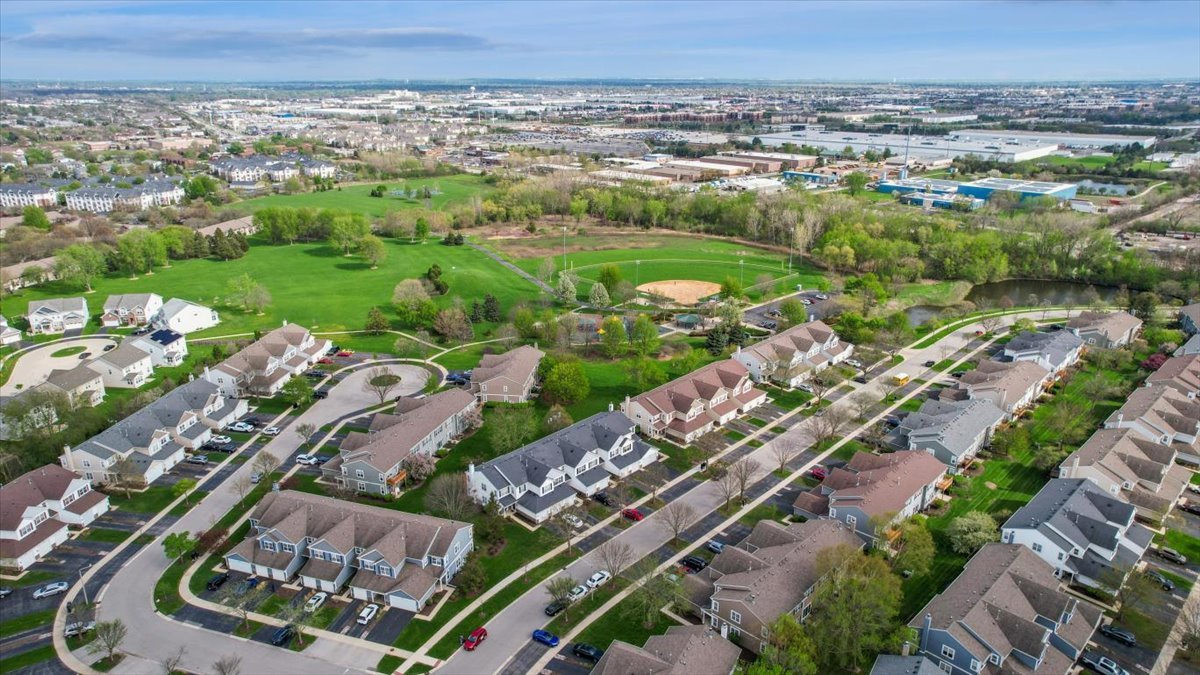 832 Genesee Drive, Naperville, IL 60563