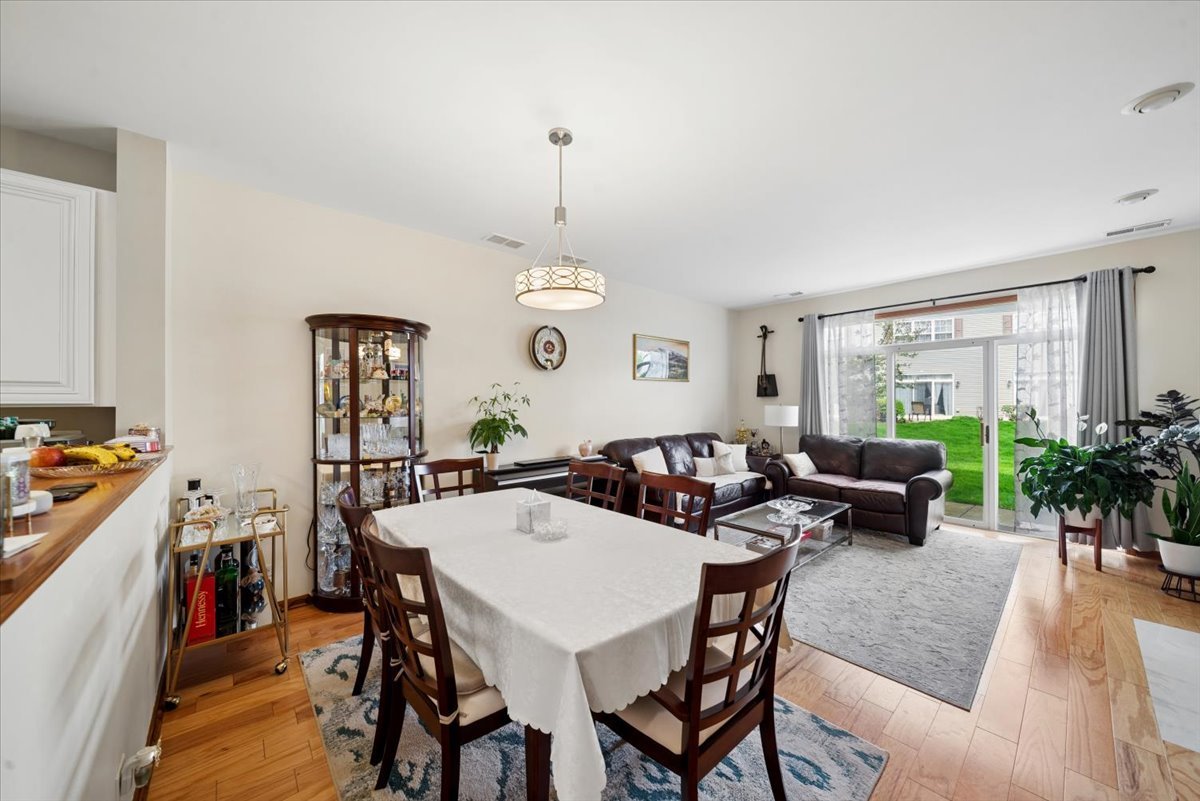 832 Genesee Drive, Naperville, IL 60563