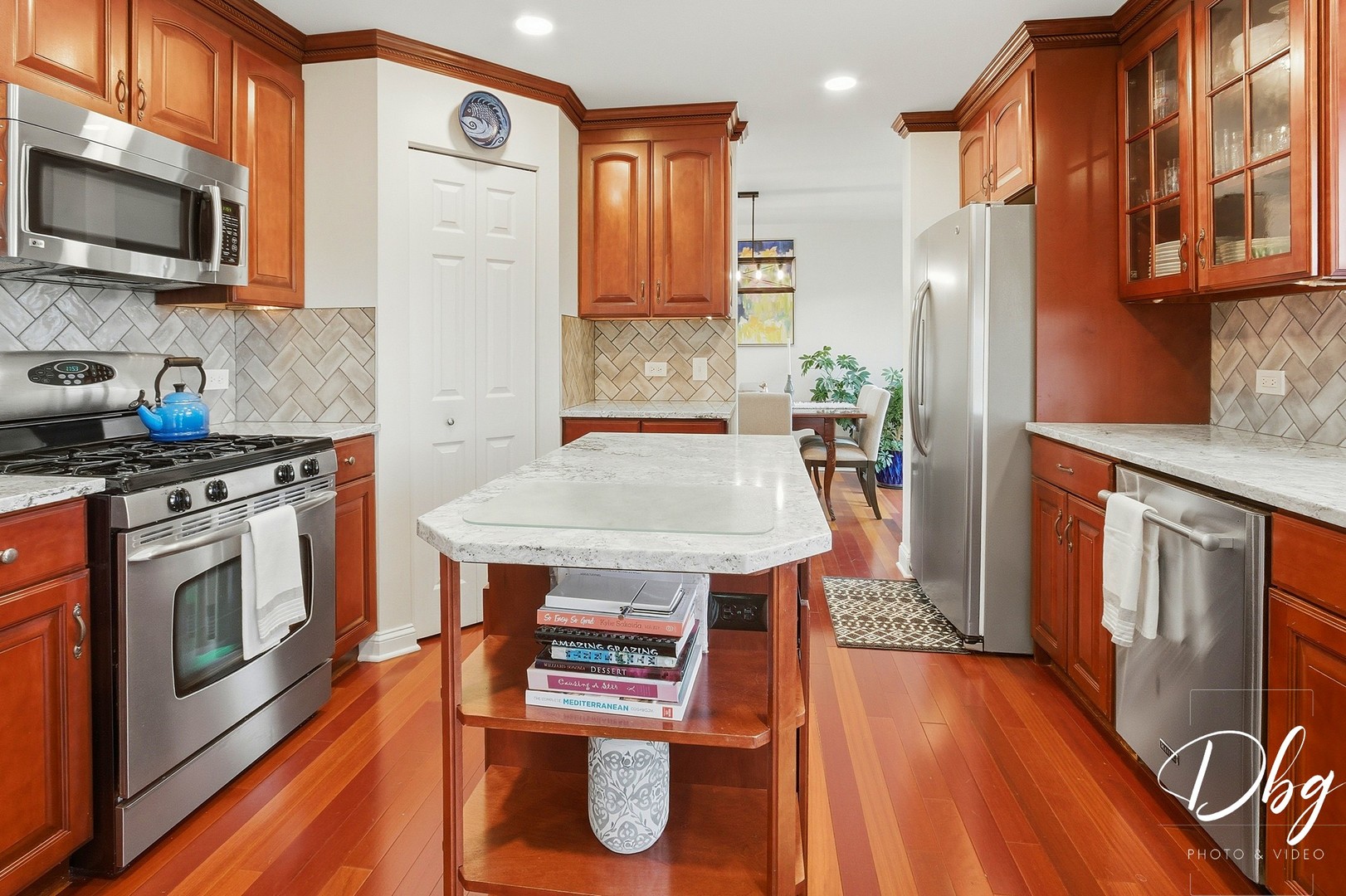 2225 N Old Pond Court, Round Lake Beach, IL 60073