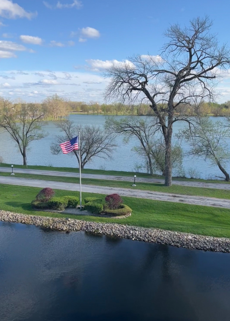 3640 186th Street #405, Lansing, IL 60438