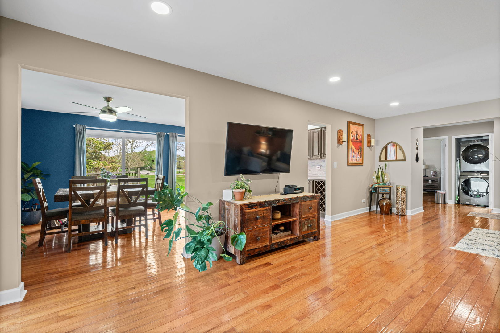 1477 S County Farm Road #1-1, Wheaton, IL 60189