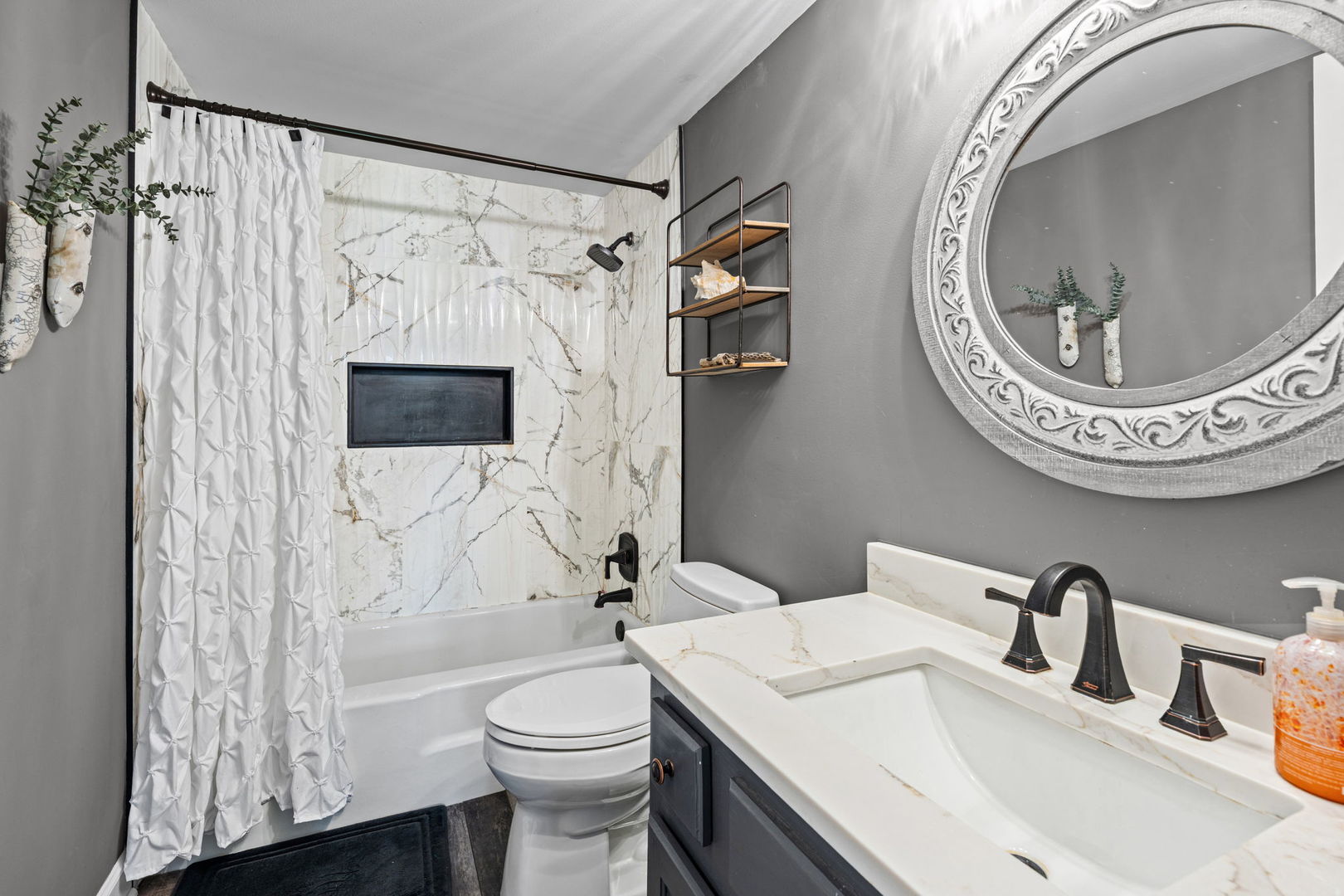 1477 S County Farm Road #1-1, Wheaton, IL 60189