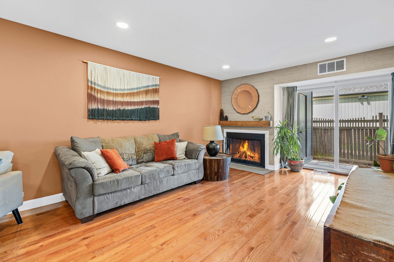 1477 S County Farm Road #1-1, Wheaton, IL 60189