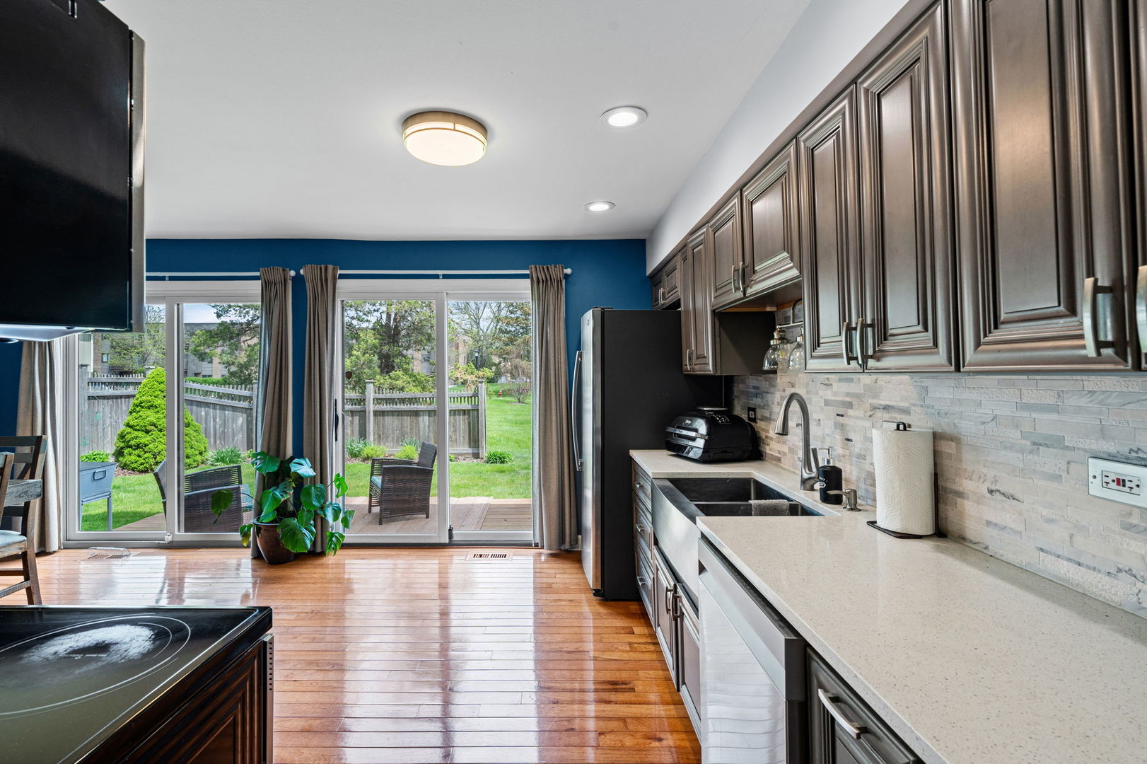 1477 S County Farm Road #1-1, Wheaton, IL 60189