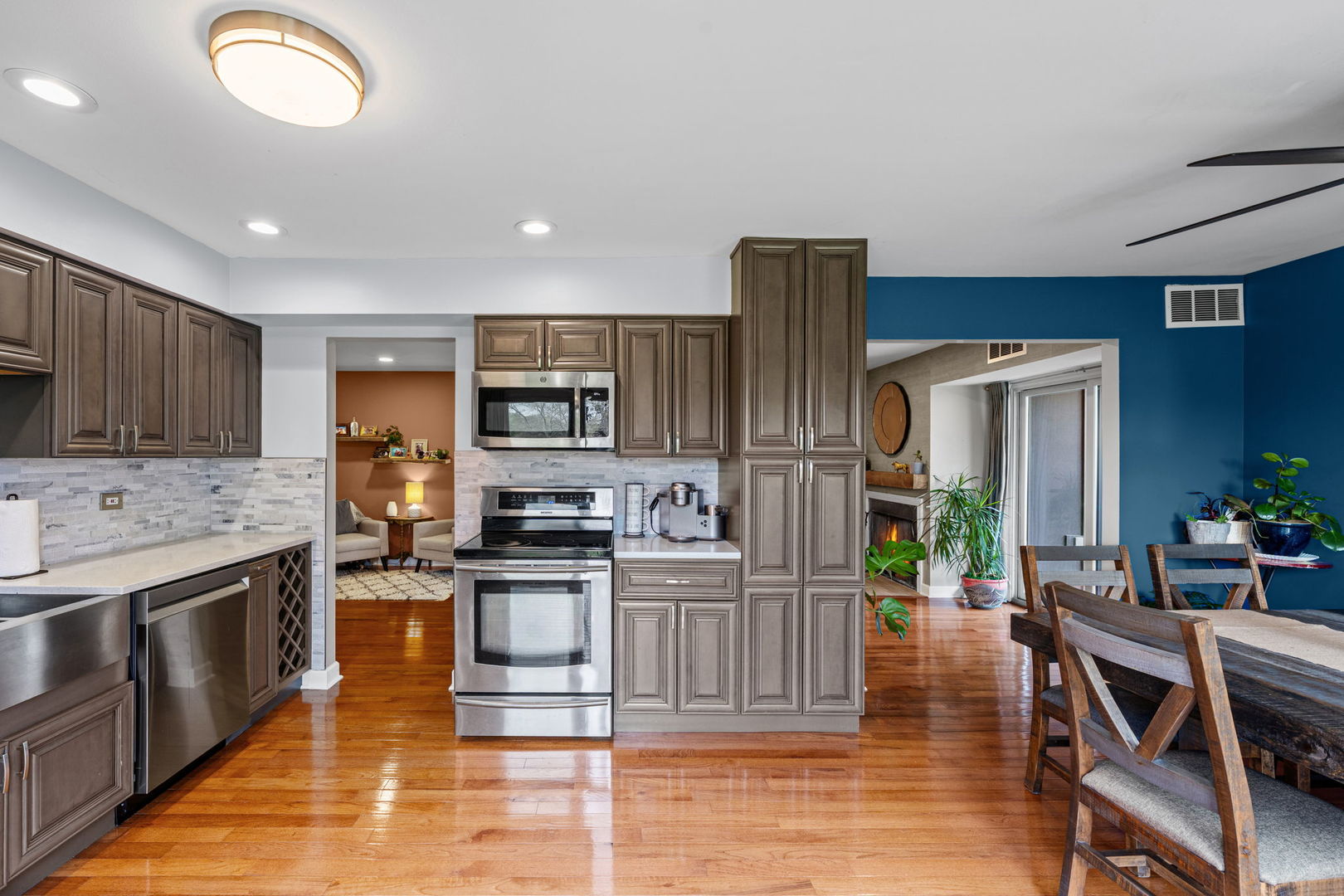 1477 S County Farm Road #1-1, Wheaton, IL 60189