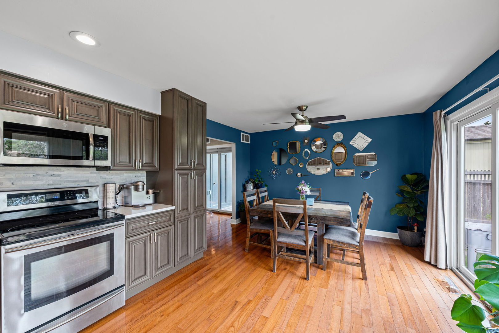 1477 S County Farm Road #1-1, Wheaton, IL 60189