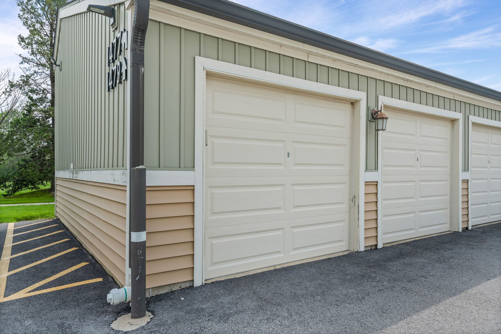 1477 S County Farm Road #1-1, Wheaton, IL 60189