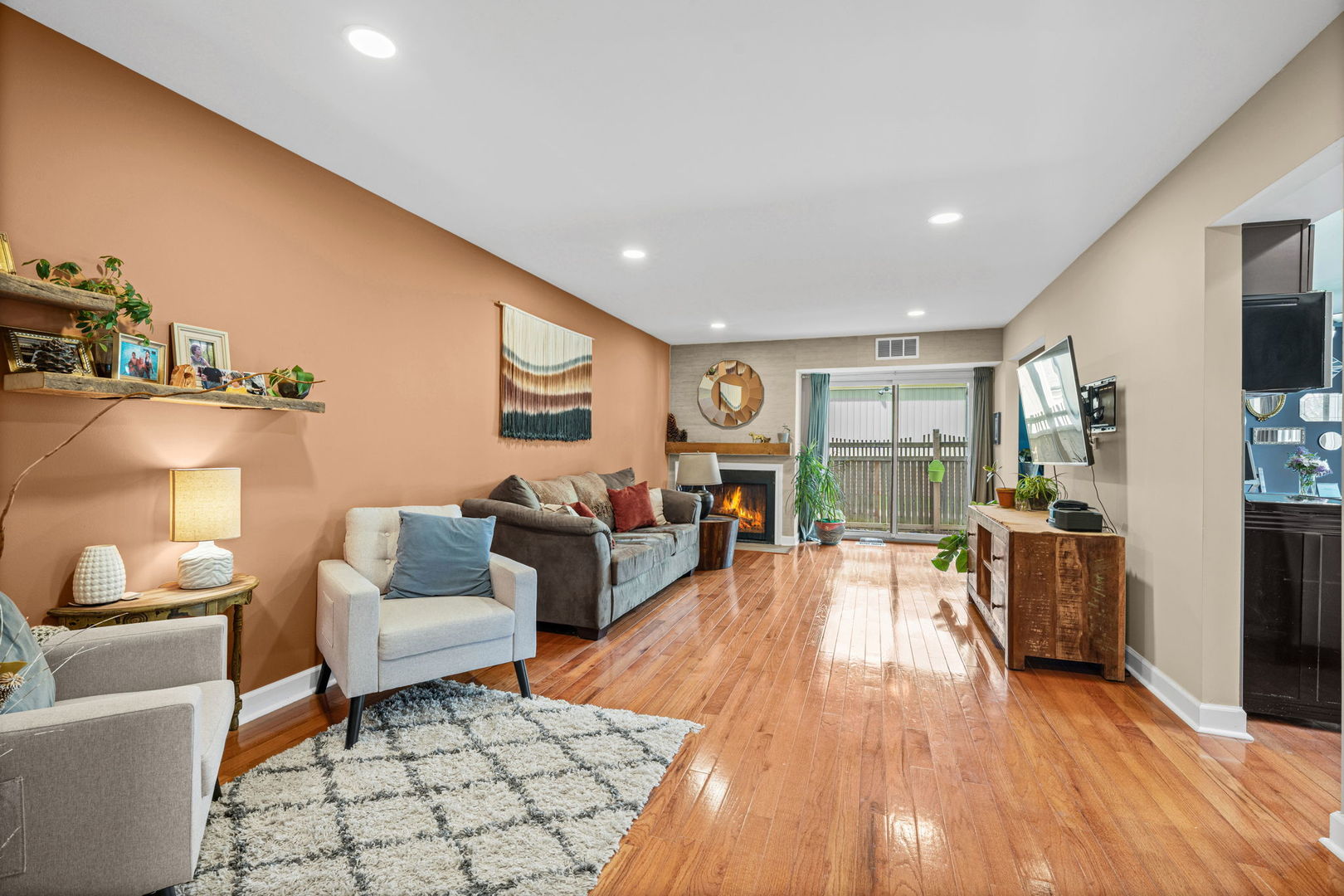 1477 S County Farm Road #1-1, Wheaton, IL 60189