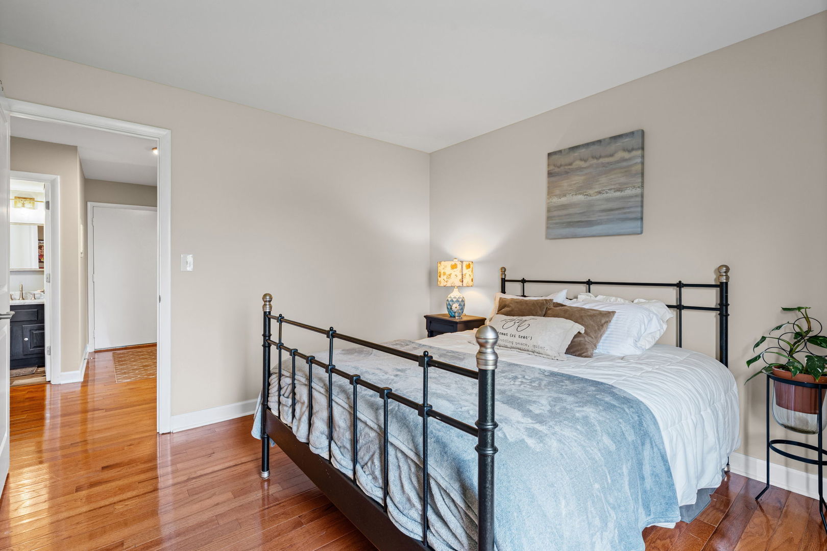 1477 S County Farm Road #1-1, Wheaton, IL 60189