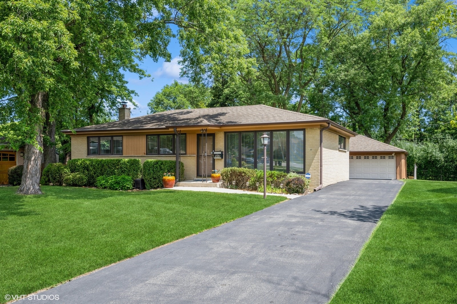 2530 Donald Court, Glenview, IL 60025