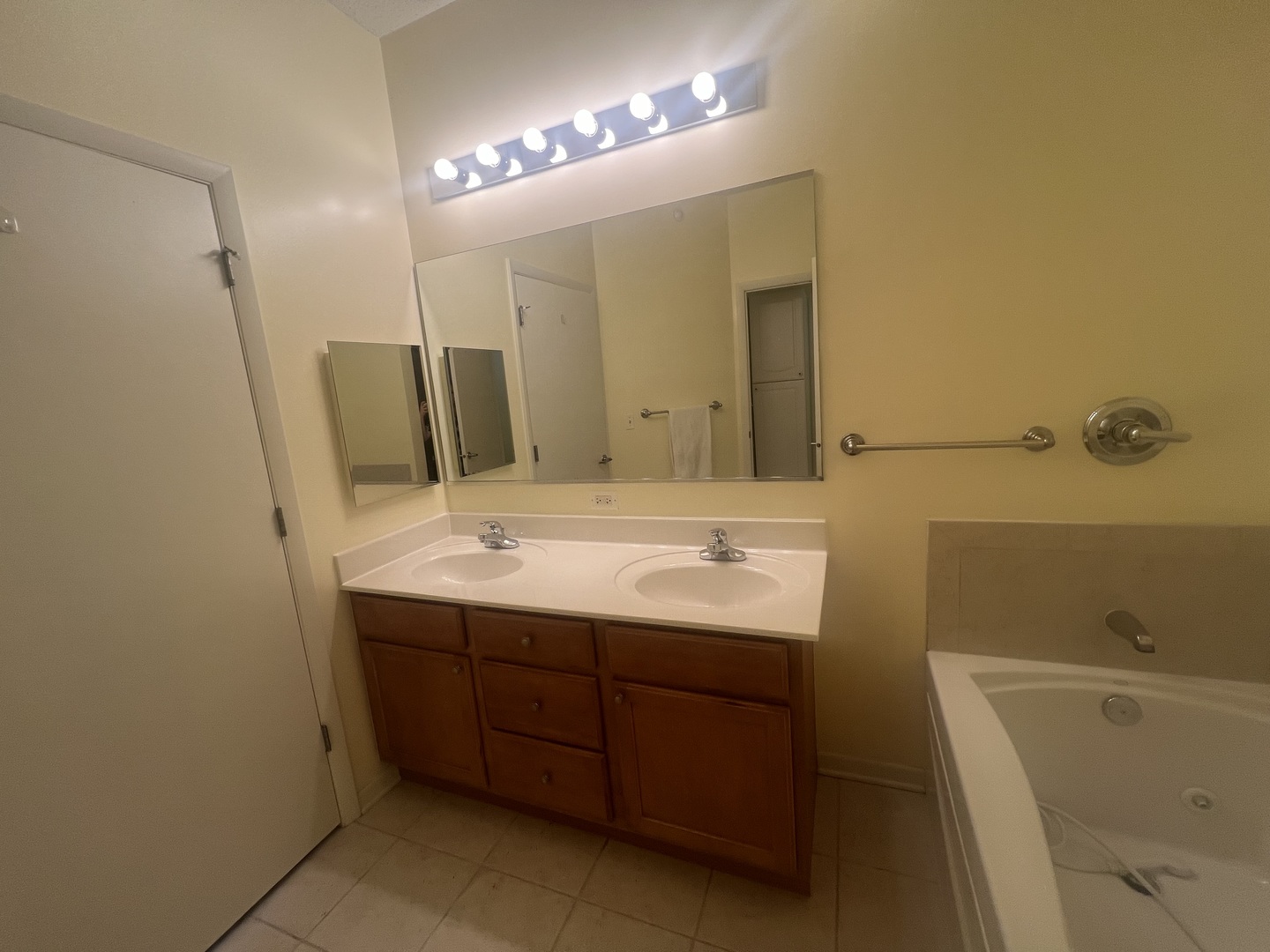 511 Prestwick Lane #406, Wheeling, IL 60090