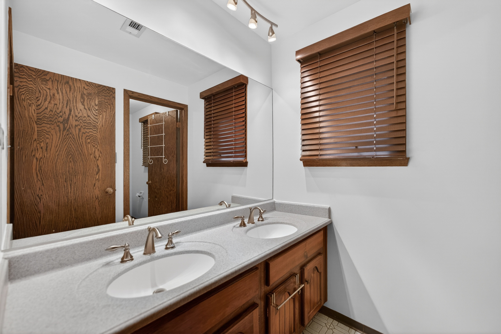 236 Saugus Lane, Schaumburg, IL 60173