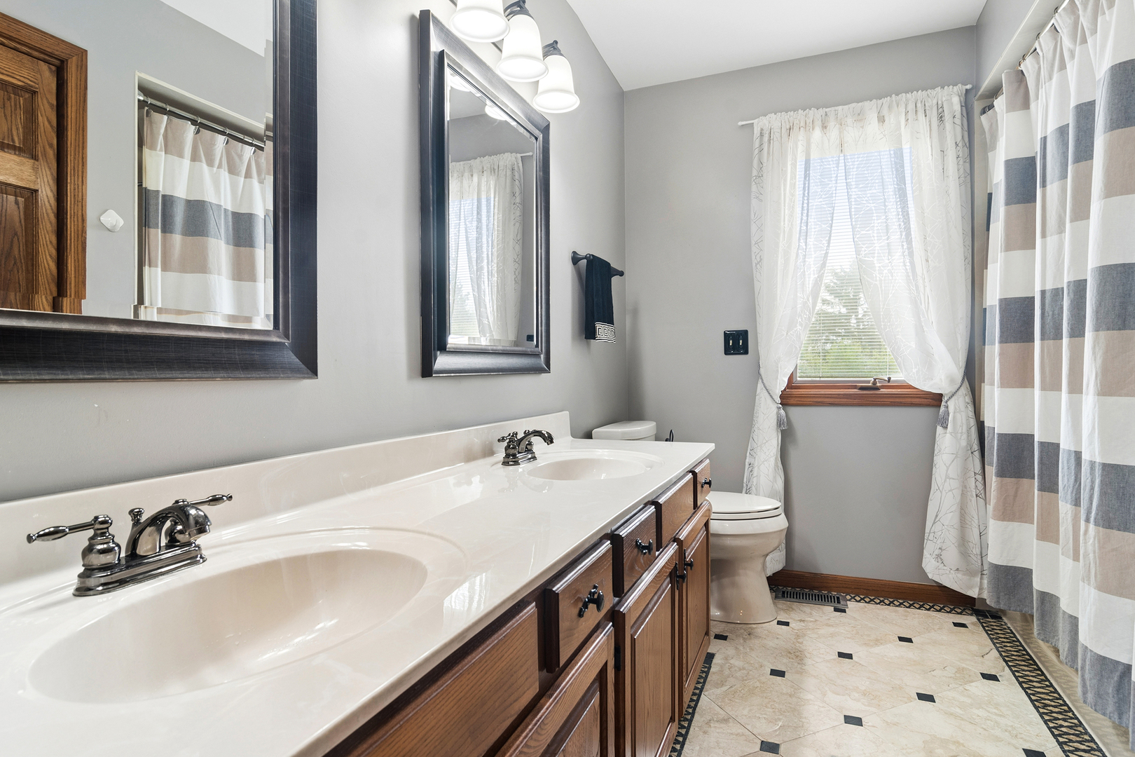 305 Anne Court, Prospect Heights, IL 60070