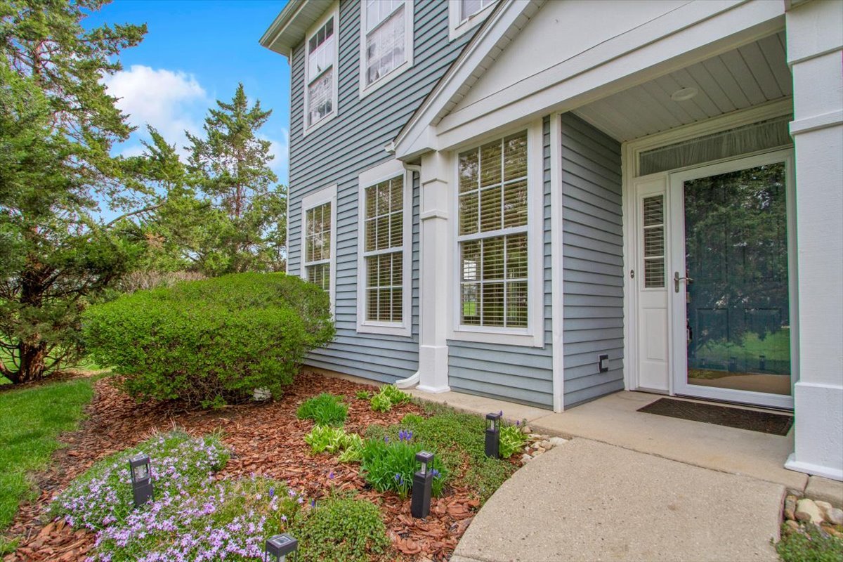 501 King Avenue #501, East Dundee, IL 60118