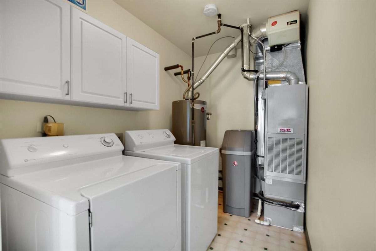 501 King Avenue #501, East Dundee, IL 60118