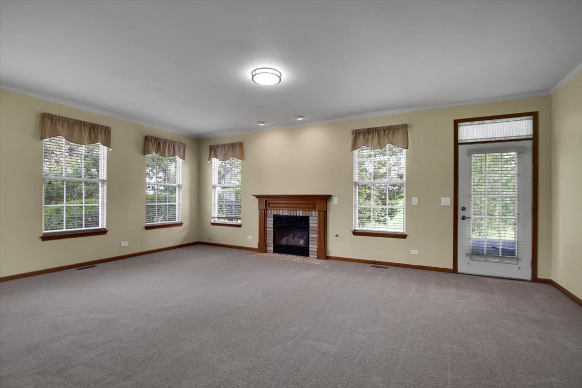 501 King Avenue #501, East Dundee, IL 60118