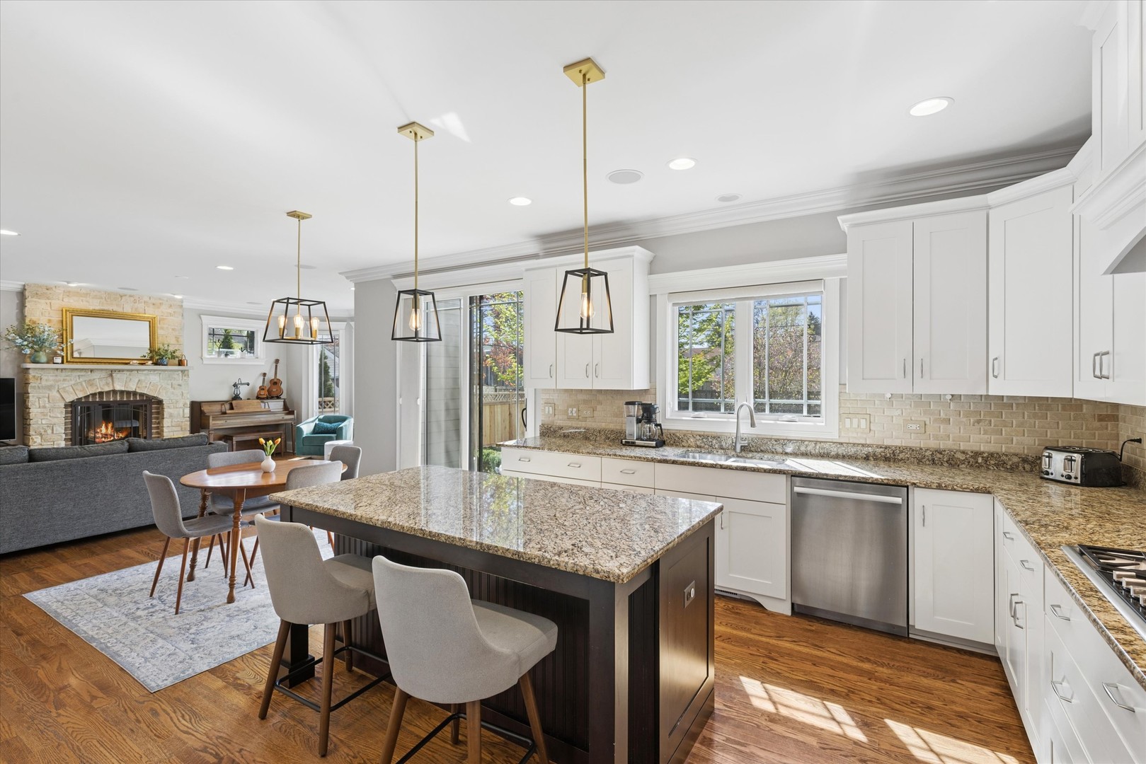 700 S Swain Avenue, Elmhurst, IL 60126