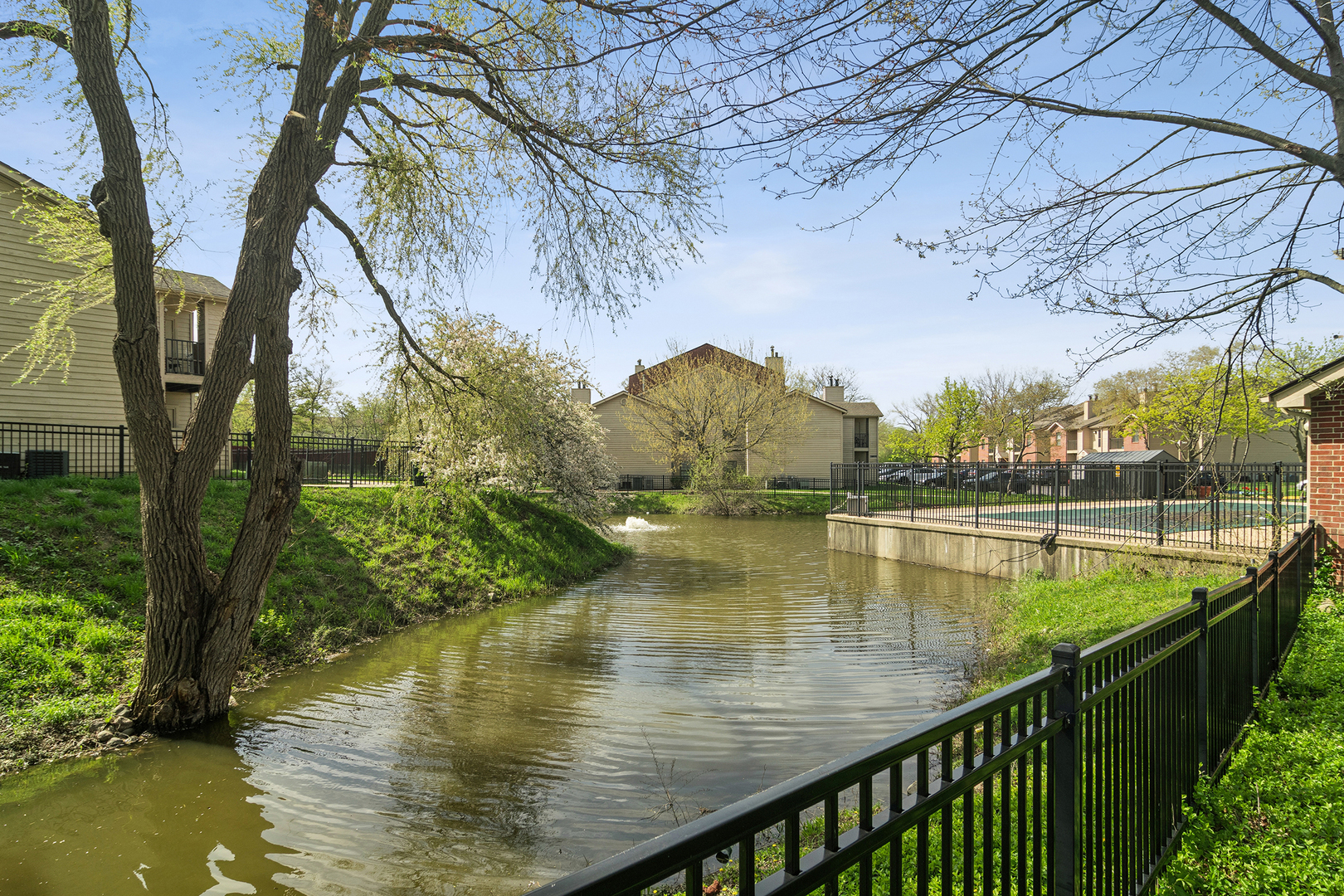 2060 N Rand Road #204, Palatine, IL 60074