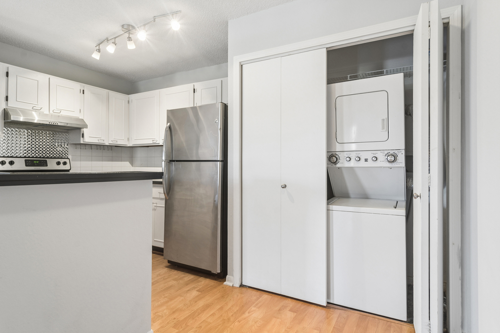 2060 N Rand Road #204, Palatine, IL 60074