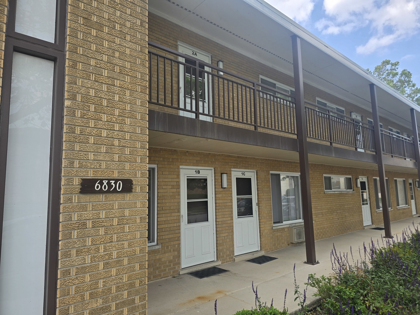 6830 N Ozark Avenue #1C, Chicago, IL 60631