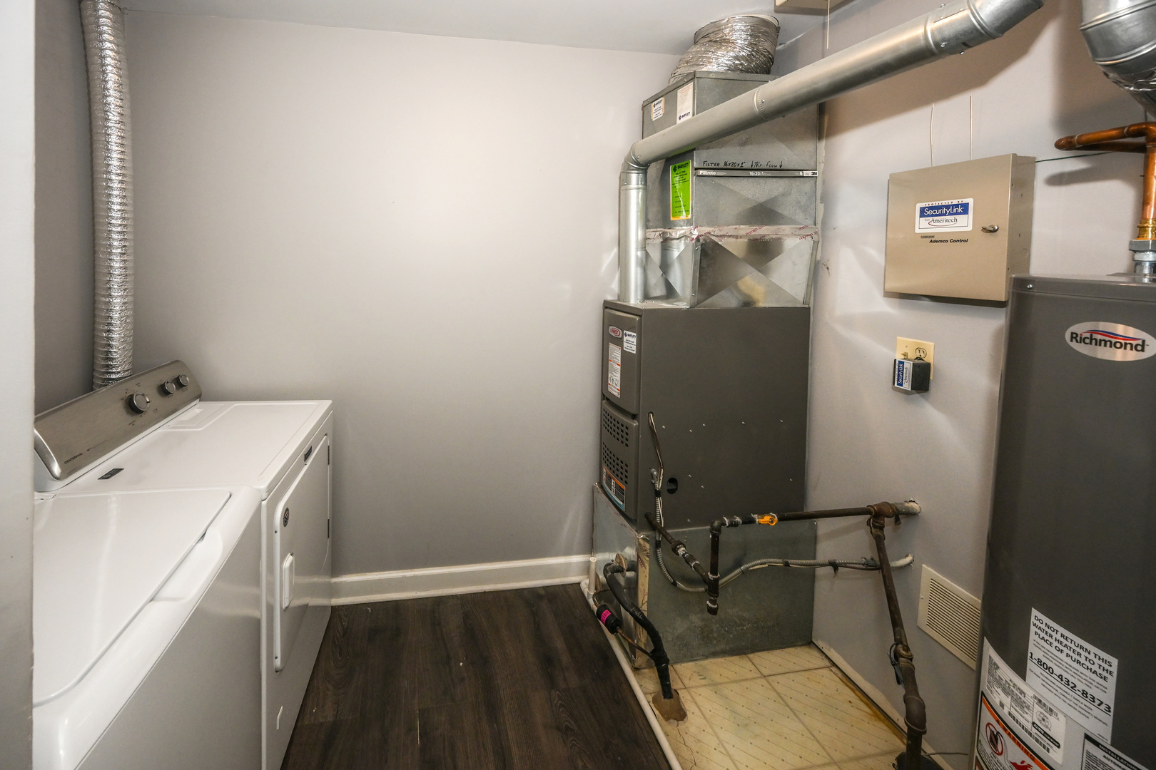 150 E Lake Ridge Drive, Glendale Heights, IL 60139