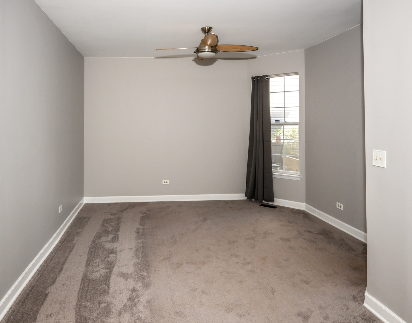 150 E Lake Ridge Drive, Glendale Heights, IL 60139