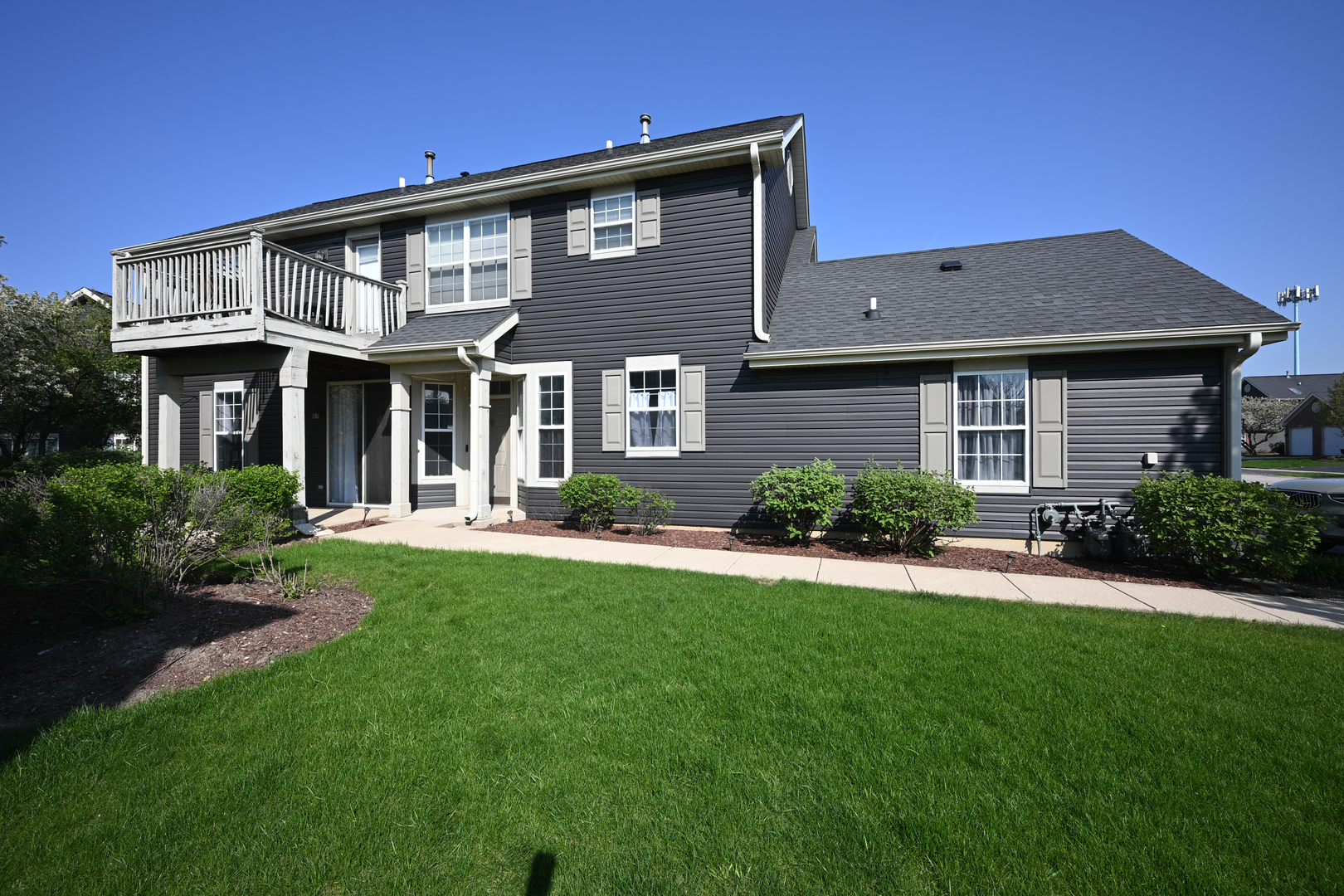 150 E Lake Ridge Drive, Glendale Heights, IL 60139