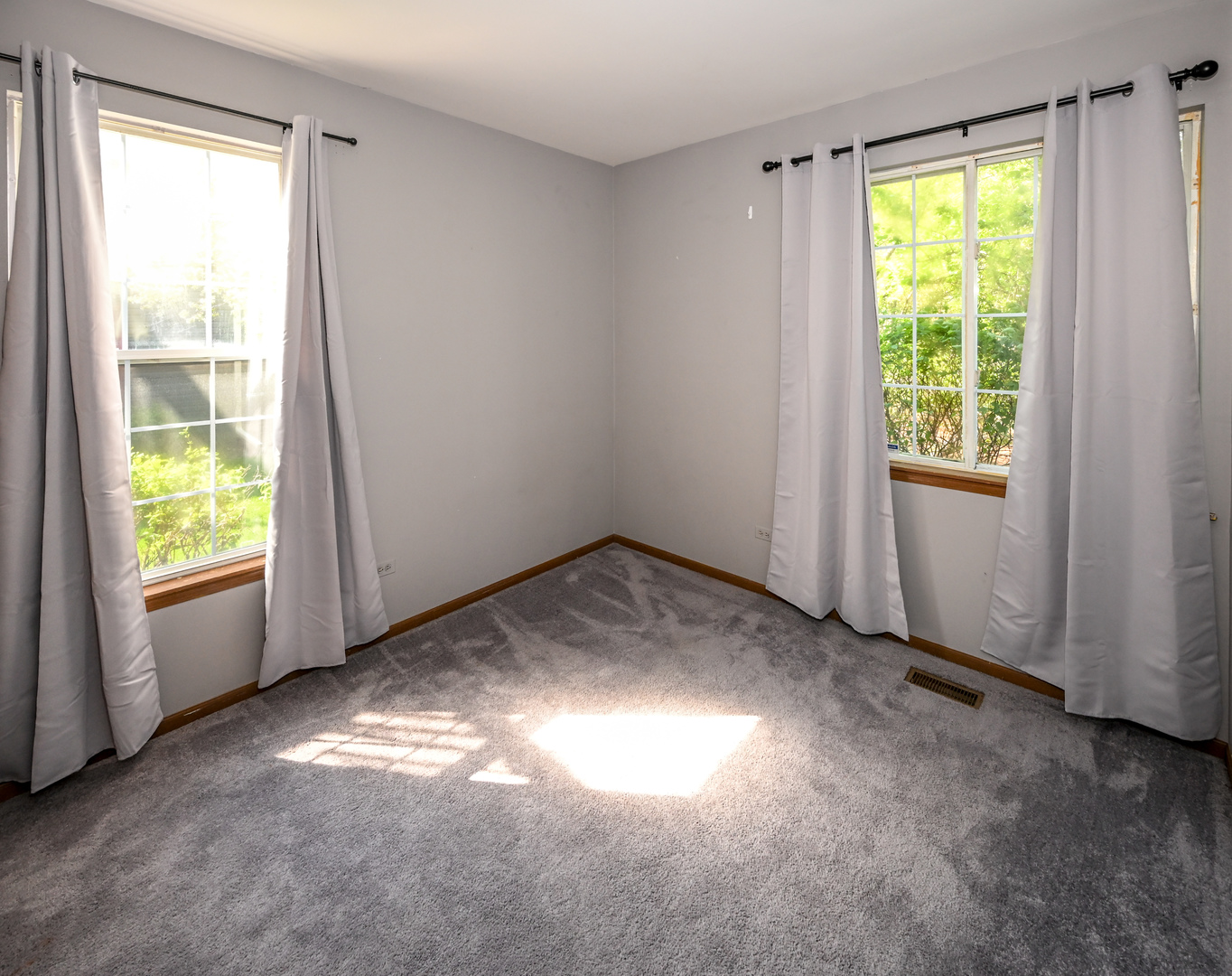 150 E Lake Ridge Drive, Glendale Heights, IL 60139