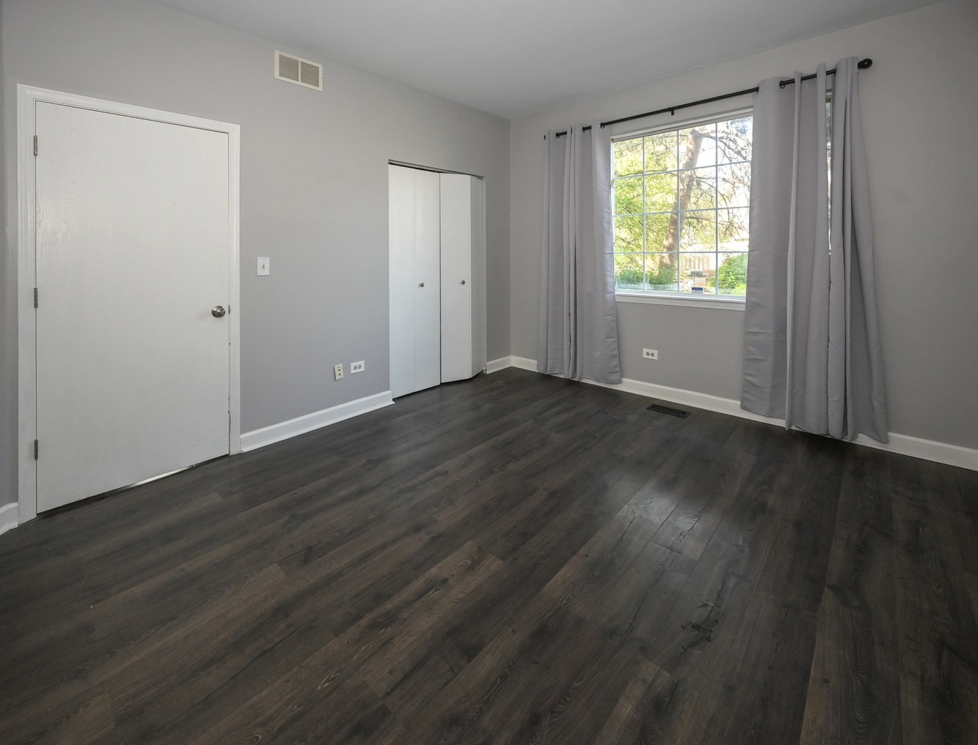 150 E Lake Ridge Drive, Glendale Heights, IL 60139