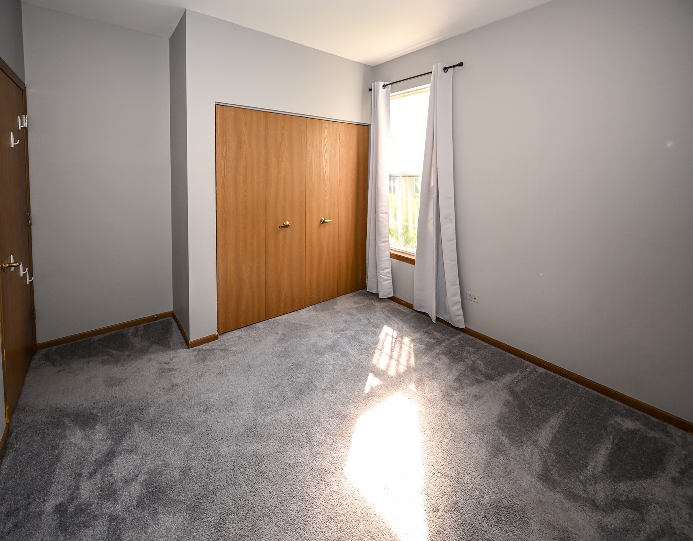 150 E Lake Ridge Drive, Glendale Heights, IL 60139