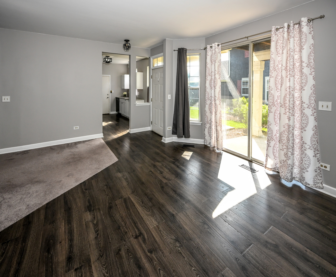 150 E Lake Ridge Drive, Glendale Heights, IL 60139