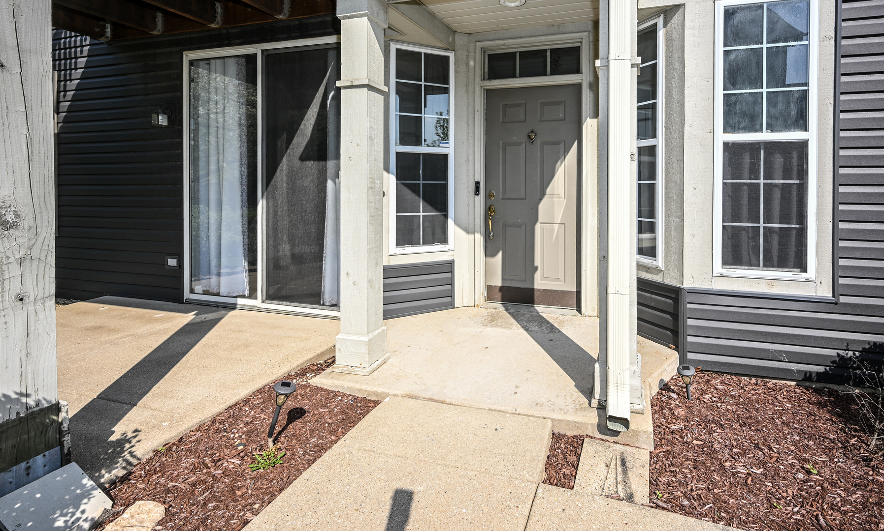 150 E Lake Ridge Drive, Glendale Heights, IL 60139