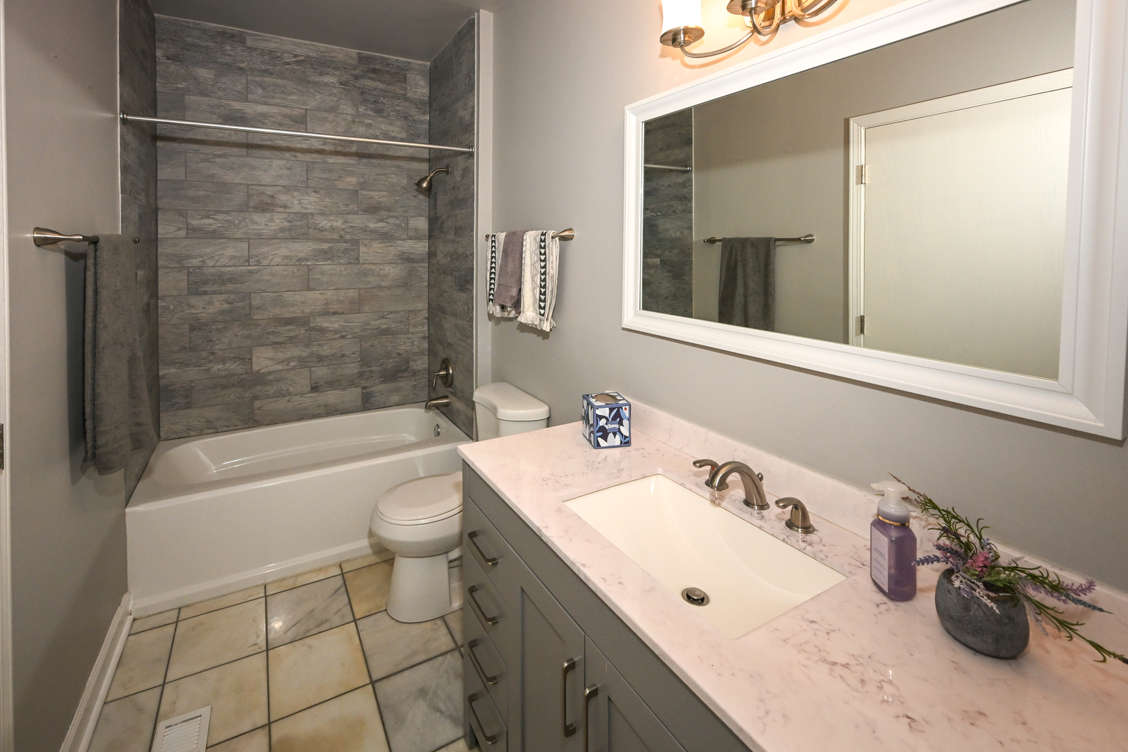 150 E Lake Ridge Drive, Glendale Heights, IL 60139