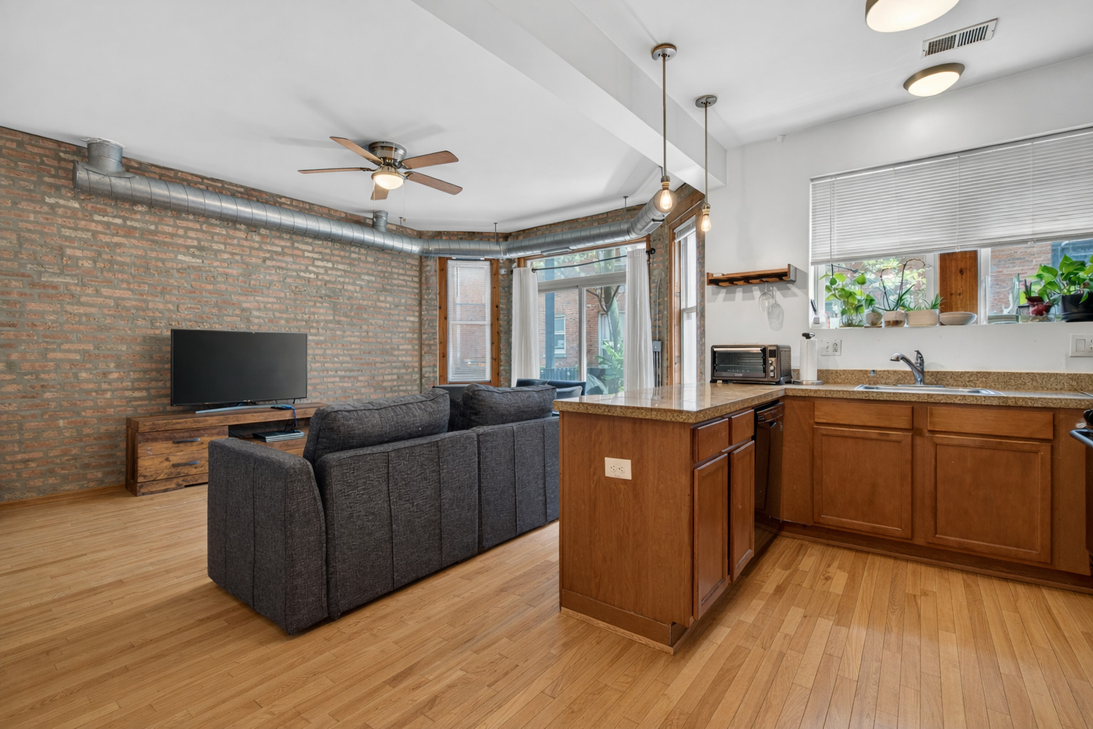 1651 W Pratt Boulevard #1B, Chicago, IL 60626