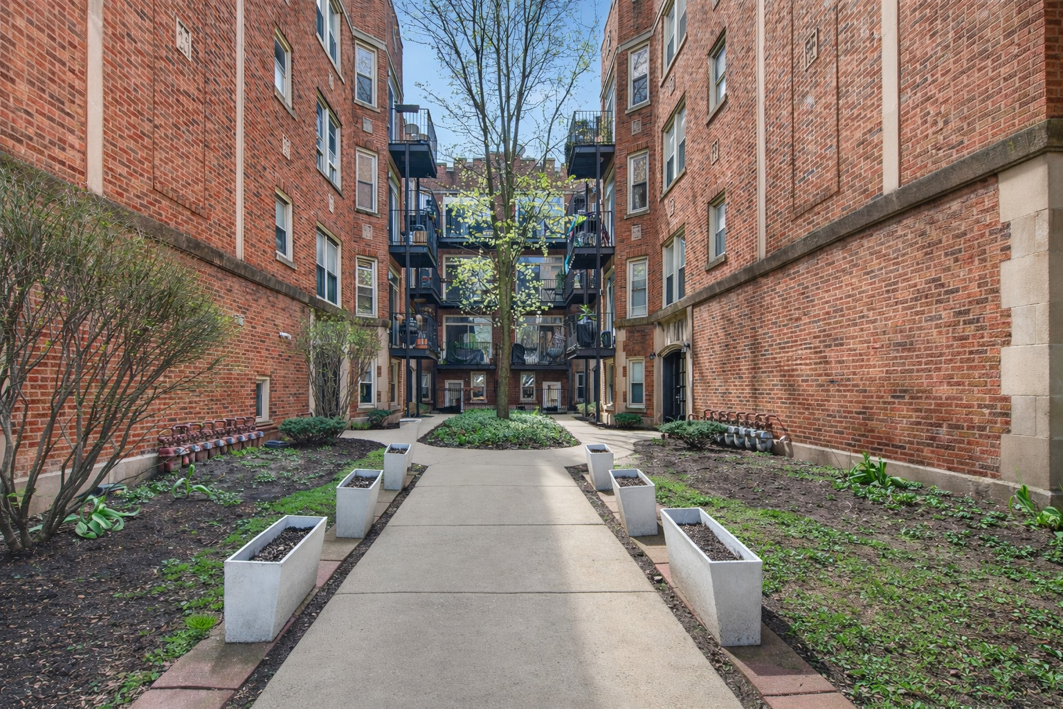 1651 W Pratt Boulevard #1B, Chicago, IL 60626