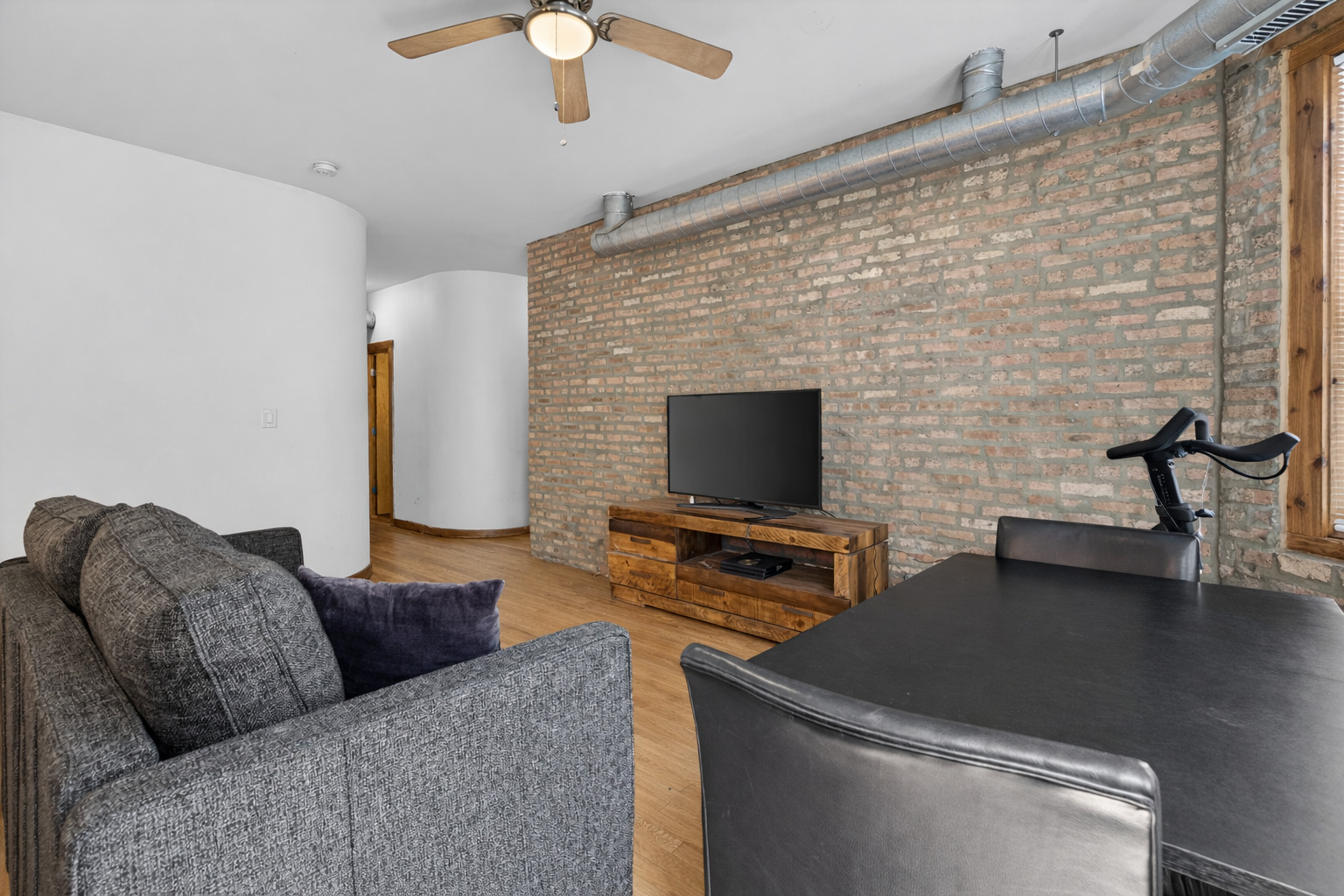 1651 W Pratt Boulevard #1B, Chicago, IL 60626
