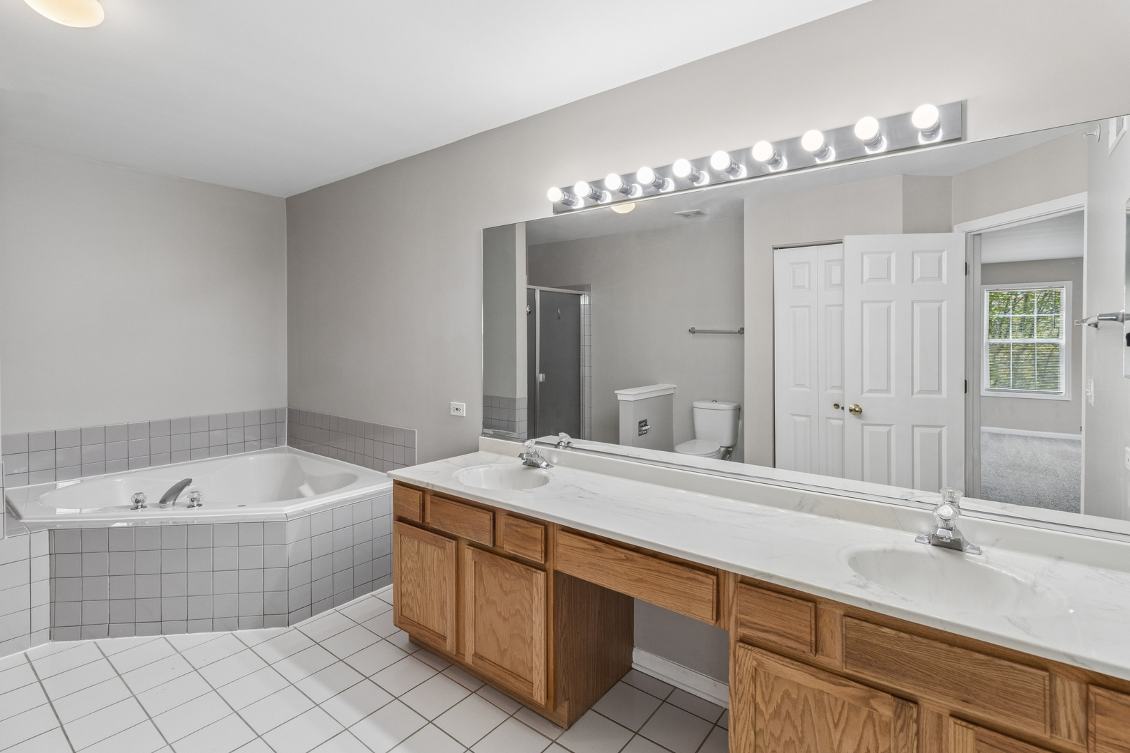 Hoffman Estates, IL 60192